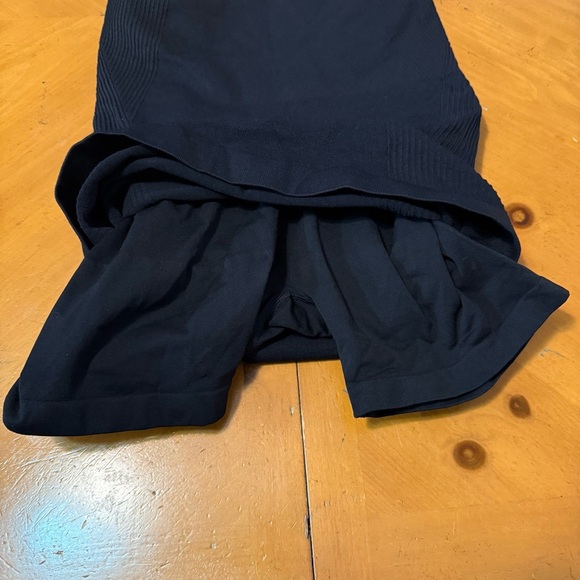 NEW Halara Seamless V-Neck Short Sleeve Built in Shapewear with Shorts Black XL - Picture 13 of 15